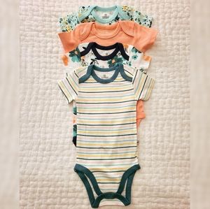 Honest Company 4 pack short sleeve onesies NWT